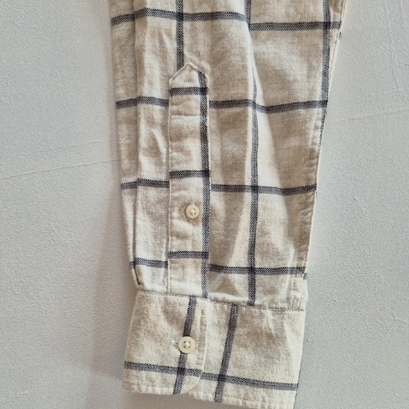 Mens Old Navy Cream and Black Casual Button Down Shirt - Picture 6 of 6
